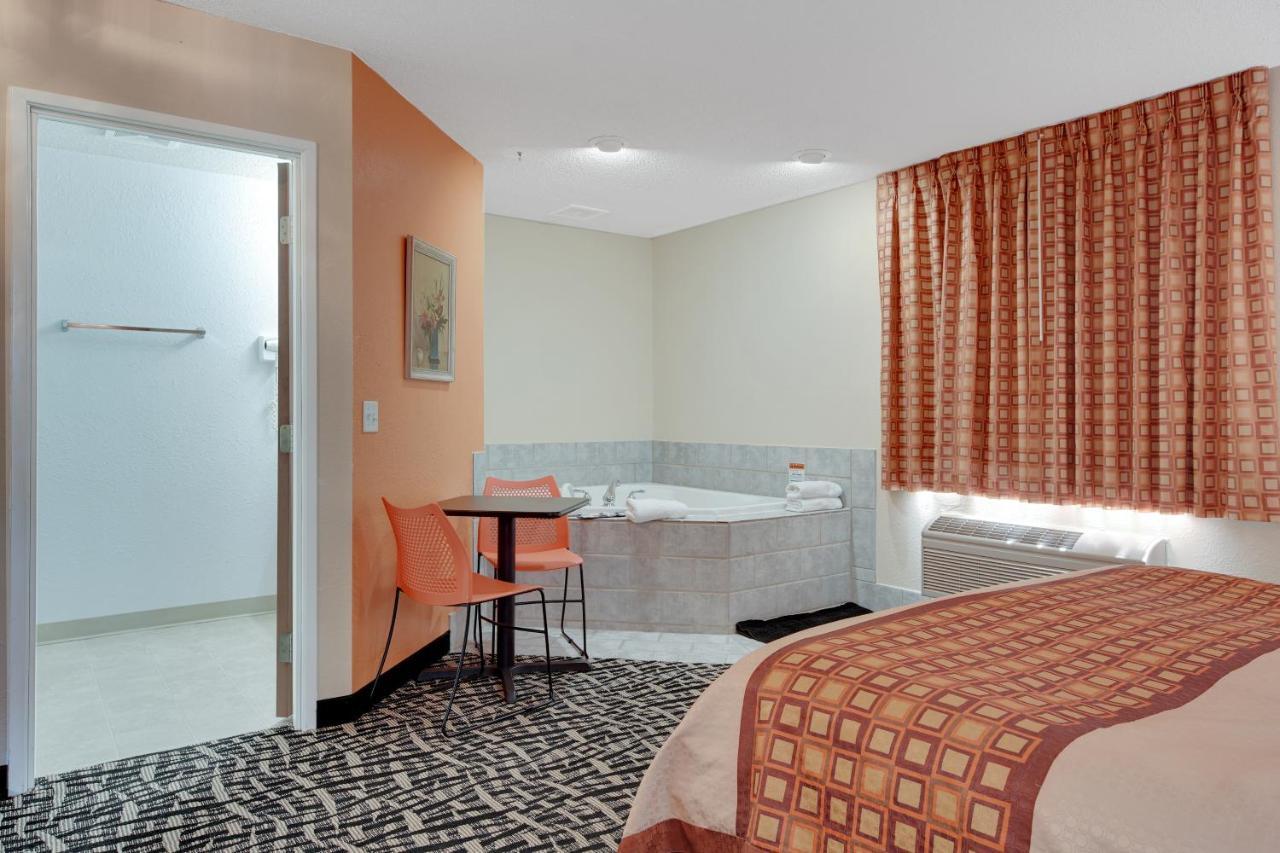 Americas Quality Inn & Suites - Finlayson エクステリア 写真