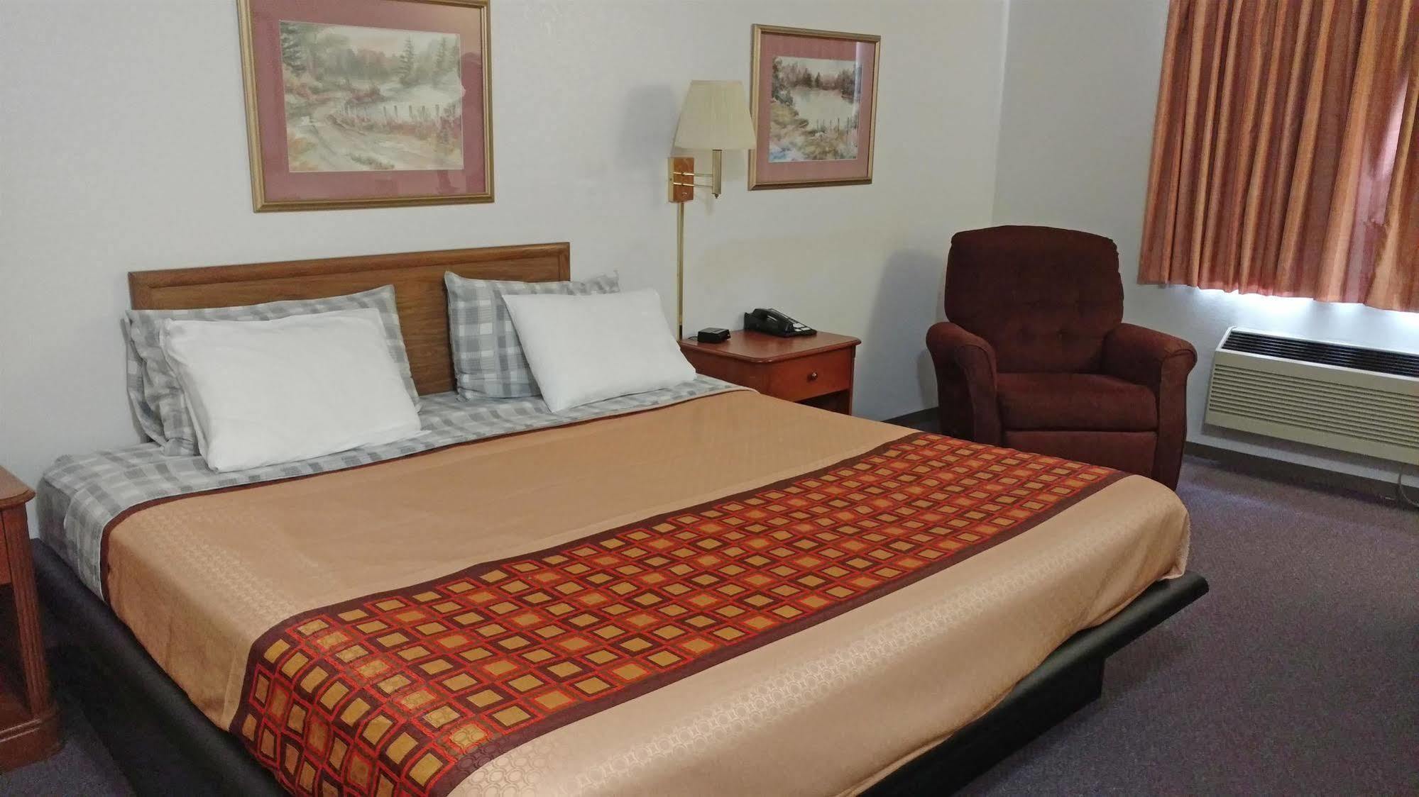 Americas Quality Inn & Suites - Finlayson エクステリア 写真
