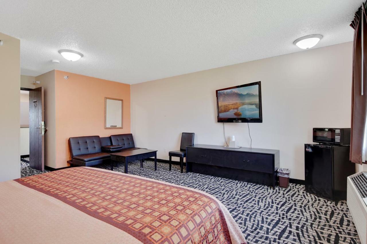 Americas Quality Inn & Suites - Finlayson エクステリア 写真