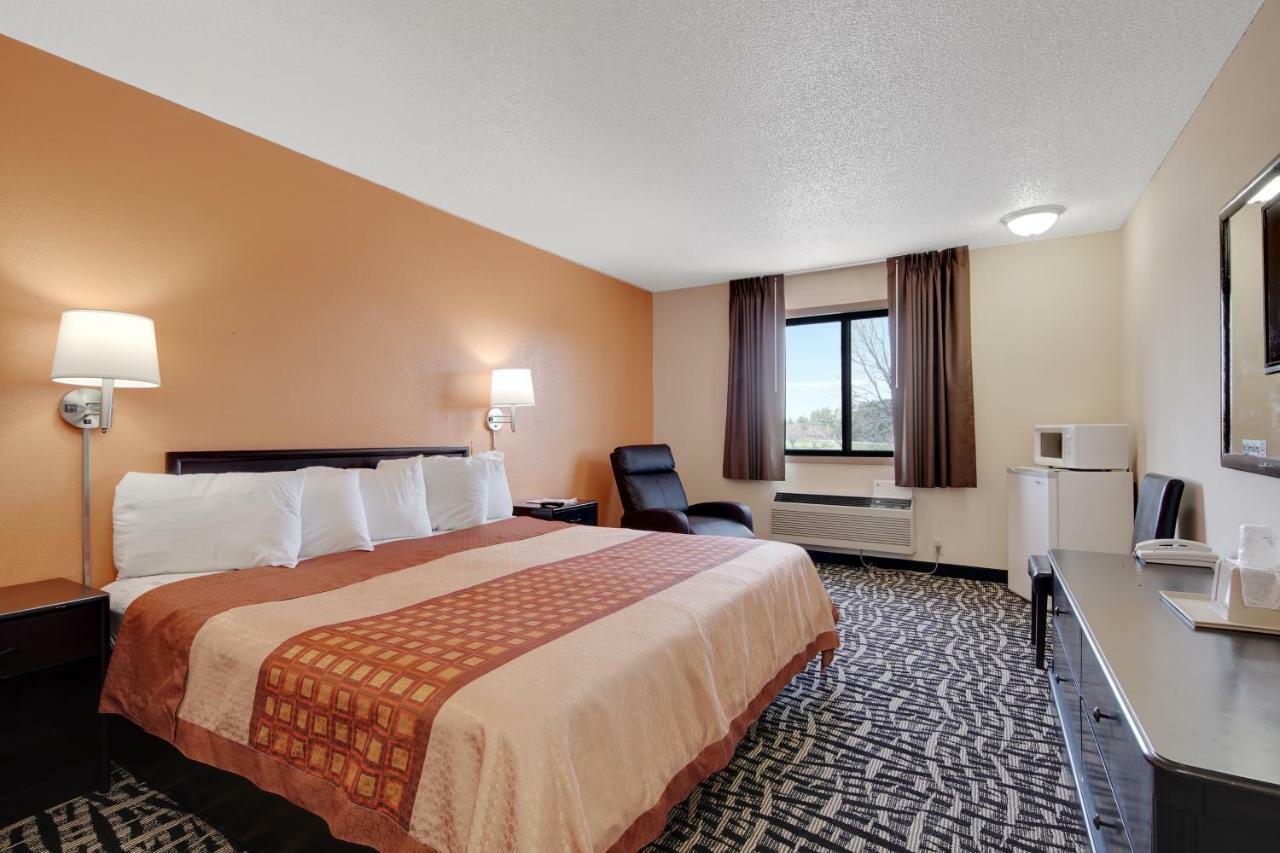 Americas Quality Inn & Suites - Finlayson エクステリア 写真